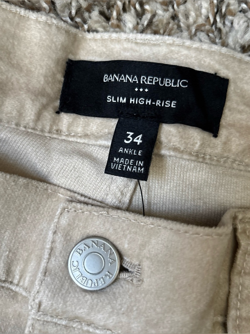 Banana Republic Women’s SLIM HIGH-RISE VELVET PANTS, Measures 38x28, NWT